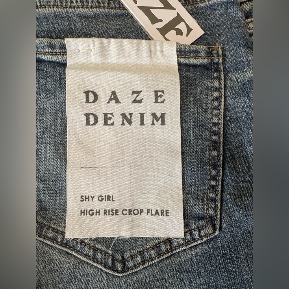 Daze Denim Shy Girl High Rise Crop Flare Just Right Whipp Jeans NWT - Picture 3 of 11